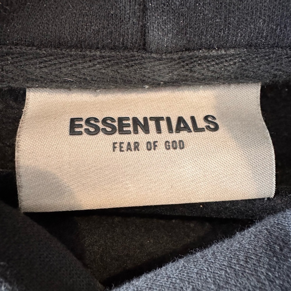 Auth.✅ Men’s Fear of God Black Essentials 3D Appliqué Hoodie Size Medium - Picture 7 of 11